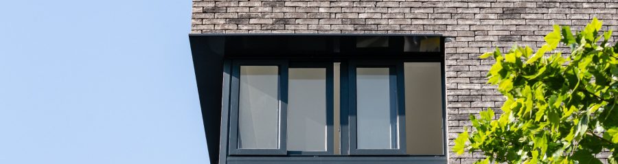 Building with three levels. Building Hephaistos, 50,52,54,56 Route du rhin - Strasbourg. Brick Terca Pagus Illuzo Grey Black