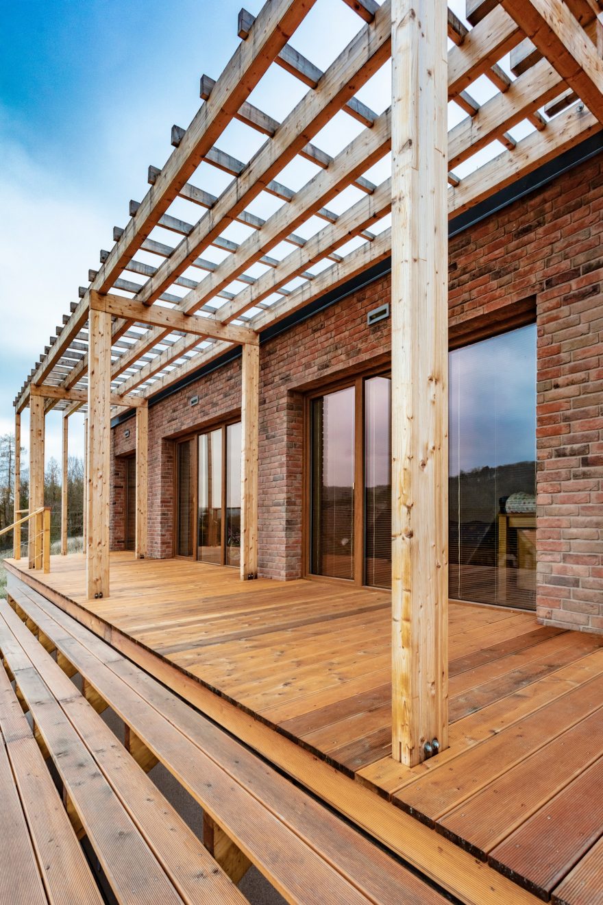 Reference rodinný dům Sázava 2018 - střešní krytina Tondach Figaro Deluxe glazura Amadeus šedá & Terca Kashtan | Wienerberger